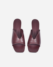 Load image into Gallery viewer, AMARA HEELS IN BURGUNDY