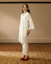 Load image into Gallery viewer, SERUNI SET IN WHITE