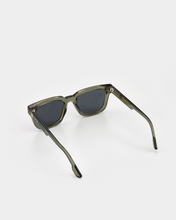 Load image into Gallery viewer, THE BOBBY SHALS MUSK SILVER