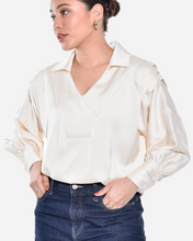 Load image into Gallery viewer, AUDREY TOP IN CREAM
