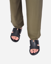 Load image into Gallery viewer, 1311 MEN SLIDERS IN BLACK
