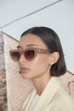 Load image into Gallery viewer, THE KIM SHALS BLACK TORTOISE
