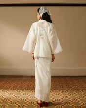 Load image into Gallery viewer, SERUNI SET IN WHITE
