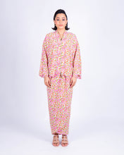 Load image into Gallery viewer, ORKED KEBAYA IN FLORAL PINK
