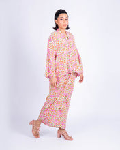 Load image into Gallery viewer, ORKED KEBAYA IN FLORAL PINK
