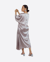 Load image into Gallery viewer, SHE KAFTAN SANTAI METALLIC GREY
