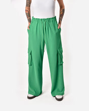 Load image into Gallery viewer, CARGO PANTS IN GREEN
