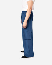 Load image into Gallery viewer, CARGO PANTS IN BLUE
