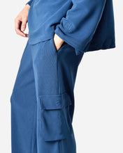 Load image into Gallery viewer, CARGO SWEATSHIRT IN BLUE
