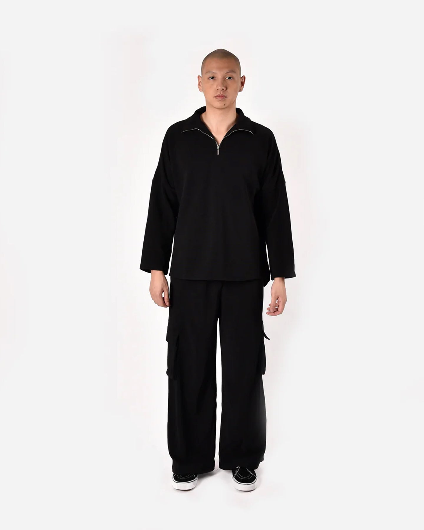 CARGO SWEATSHIRT IN BLACK