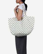 Load image into Gallery viewer, ESSENSHALS TOTE BAG
